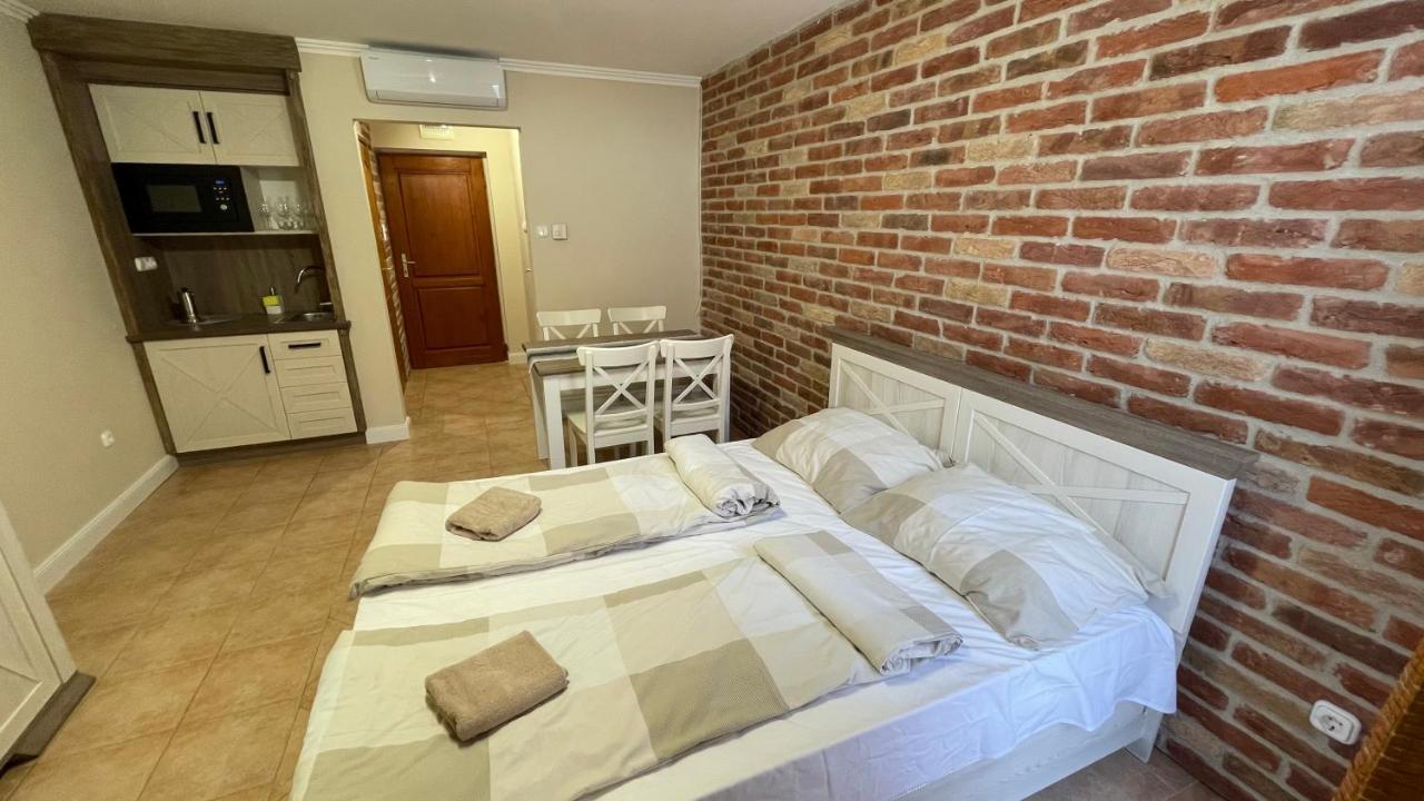 Dalma Apartment Gyula Bagian luar foto