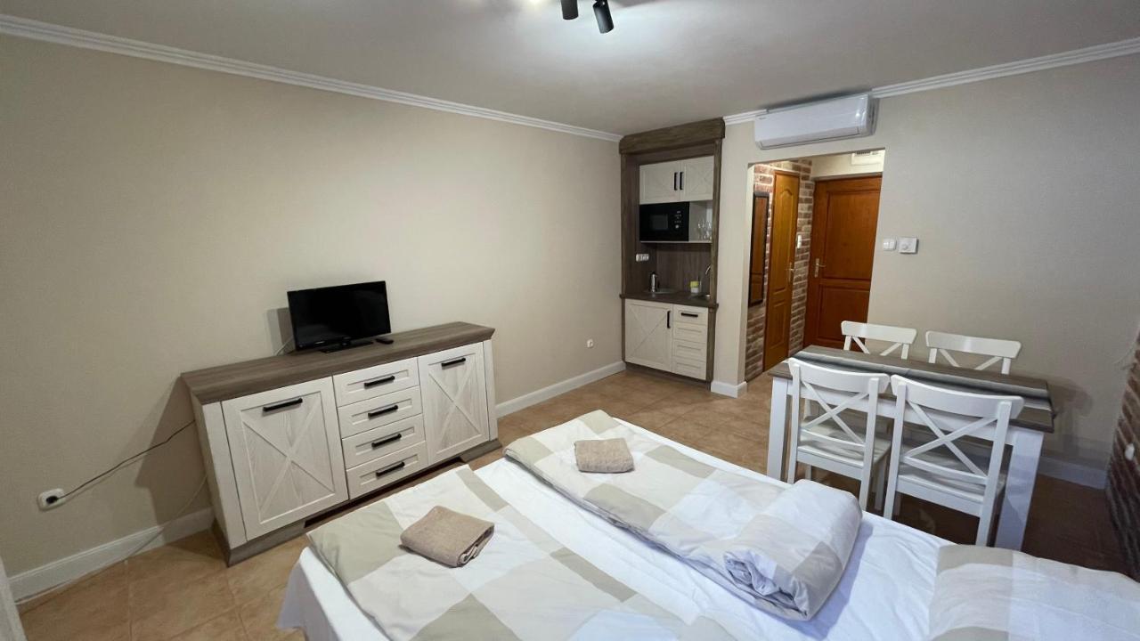 Dalma Apartment Gyula Bagian luar foto