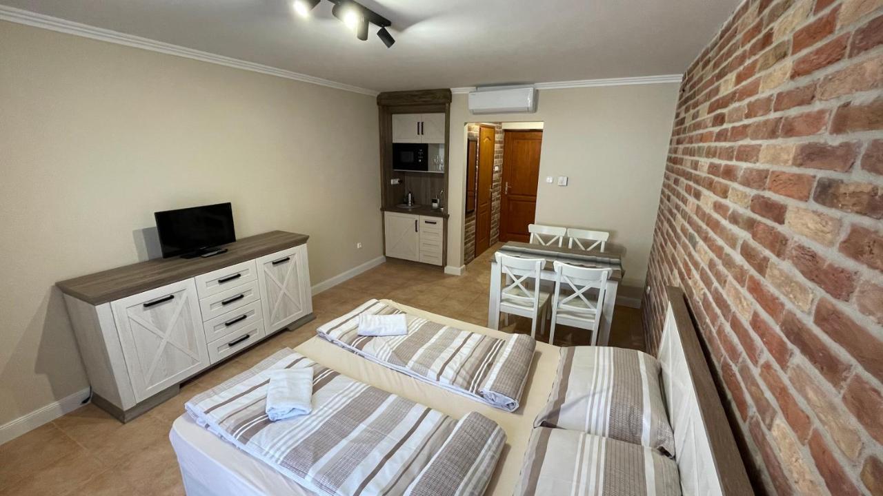 Dalma Apartment Gyula Bagian luar foto