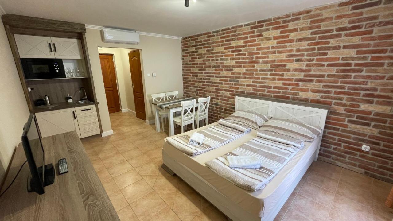 Dalma Apartment Gyula Bagian luar foto