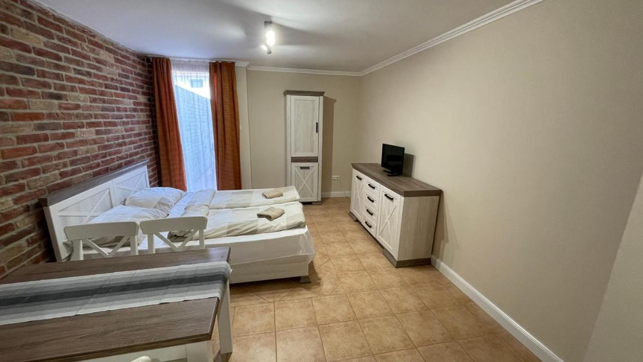 Dalma Apartment Gyula Bagian luar foto