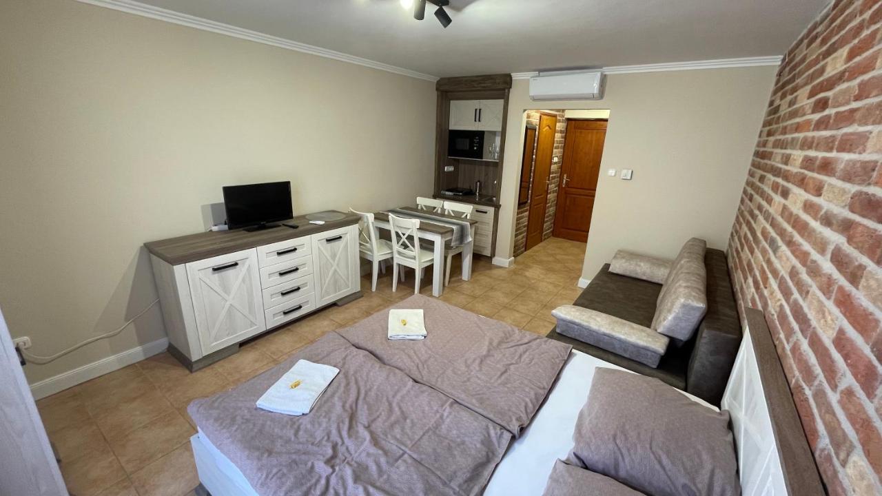 Dalma Apartment Gyula Bagian luar foto