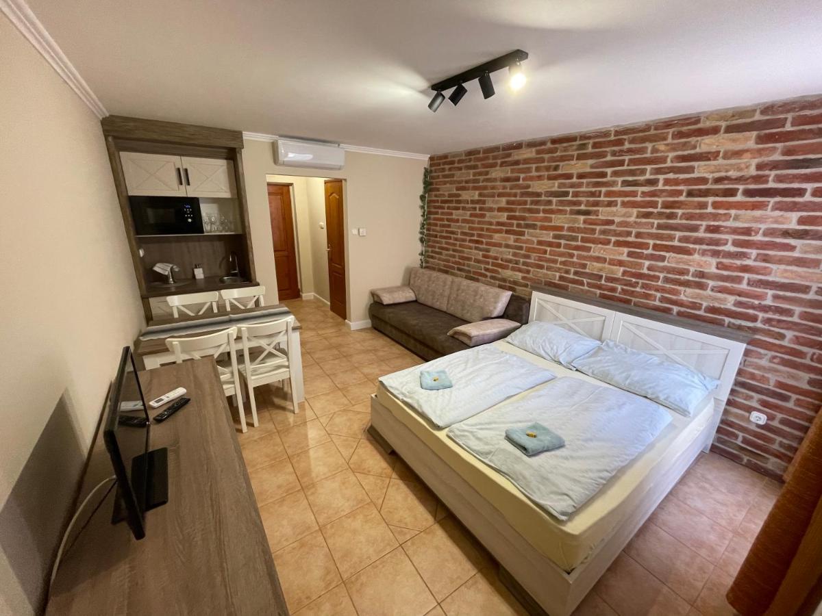 Dalma Apartment Gyula Bagian luar foto